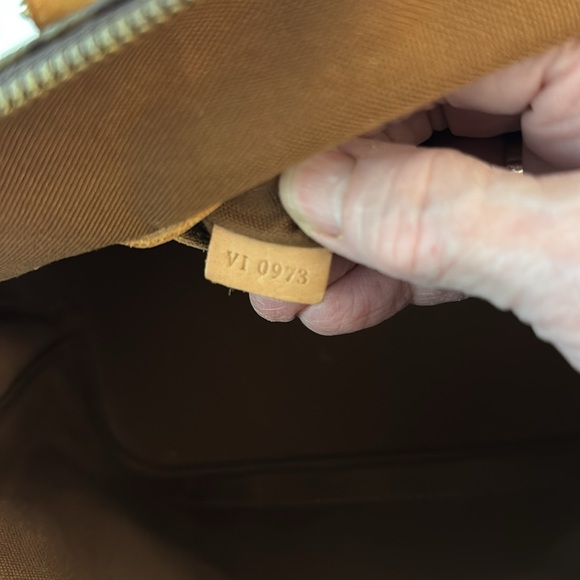 Louis Vuitton Monogram Deauville Handbag - Picture 17 of 17